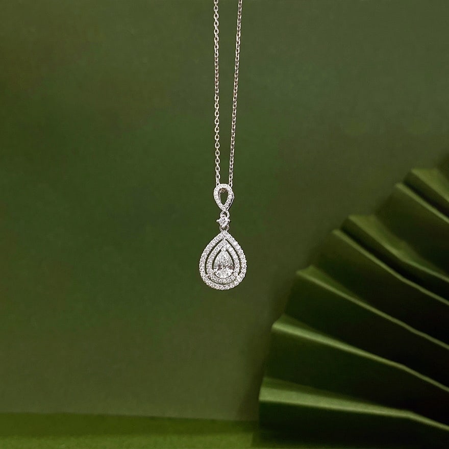 Gia Certified 14k Gold 0.3 Ct Natural J Vs2 Pear Diamond Pendant( Without Chain ): Ref:230947190 // gold content:14k gold // main gemstone:diamond // certified:gia // shape:pear // carat weight:0. 3ct // clarity grade:vs2 // color:j // treatment:natural // // adjacent gemstone 2