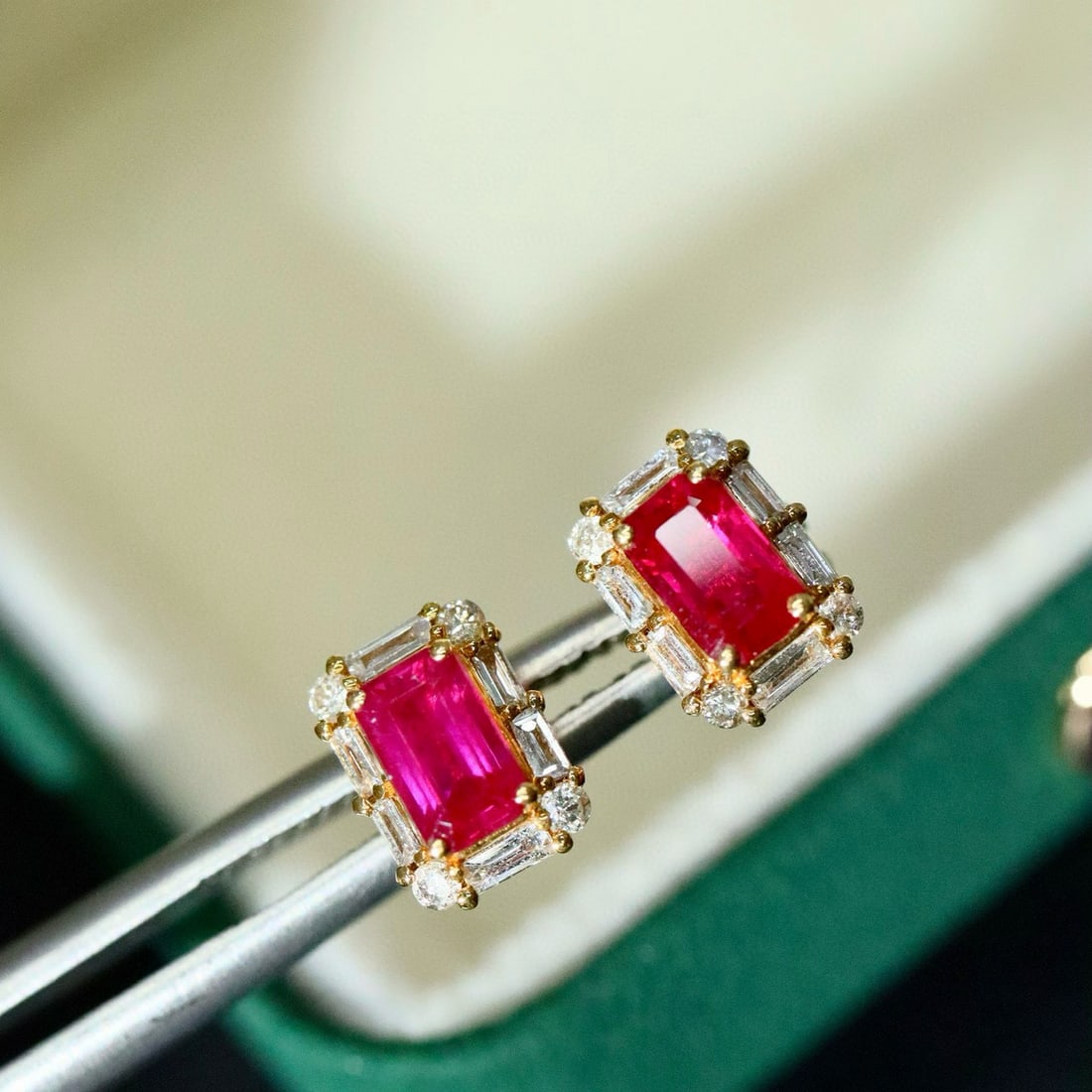 14k Gold 0.94 Ctw Natural Ruby & Diamond Earrings: Ref:230947204 // gold content:14k gold // main gemstone:ruby // shape:octagonal // carat weight:0. 72ct // color:red // treatment:natural // // adjacent gemstone 2 : diamond // shape:multiply //
