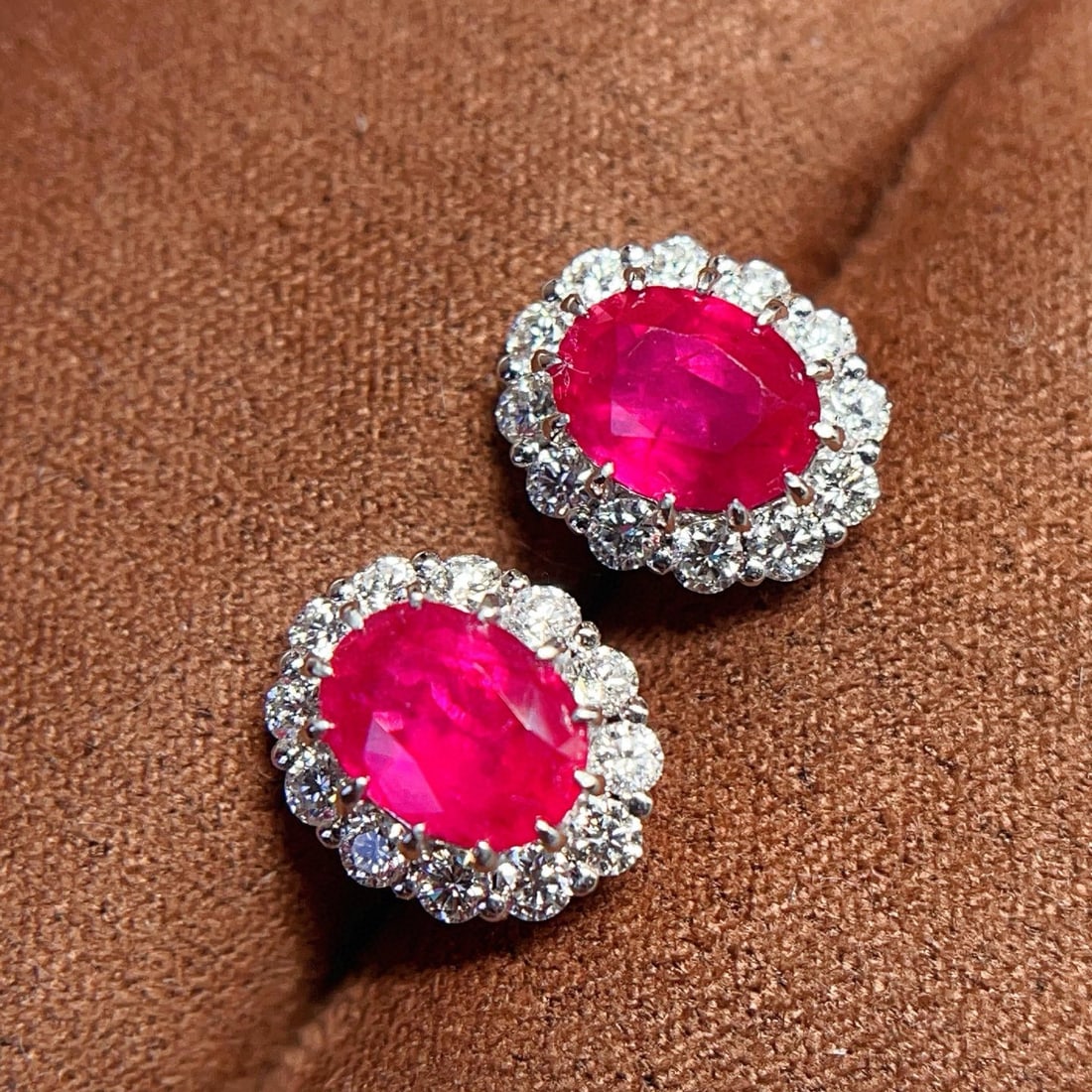 14k Gold 2.76 Ctw Natural Ruby & Diamond Earrings: Ref:230947240 // gold content:14k gold // main gemstone:ruby // shape:oval // carat weight:2. 04ct // color:red // treatment:natural // // adjacent gemstone 2 : diamond // shape:round // carat