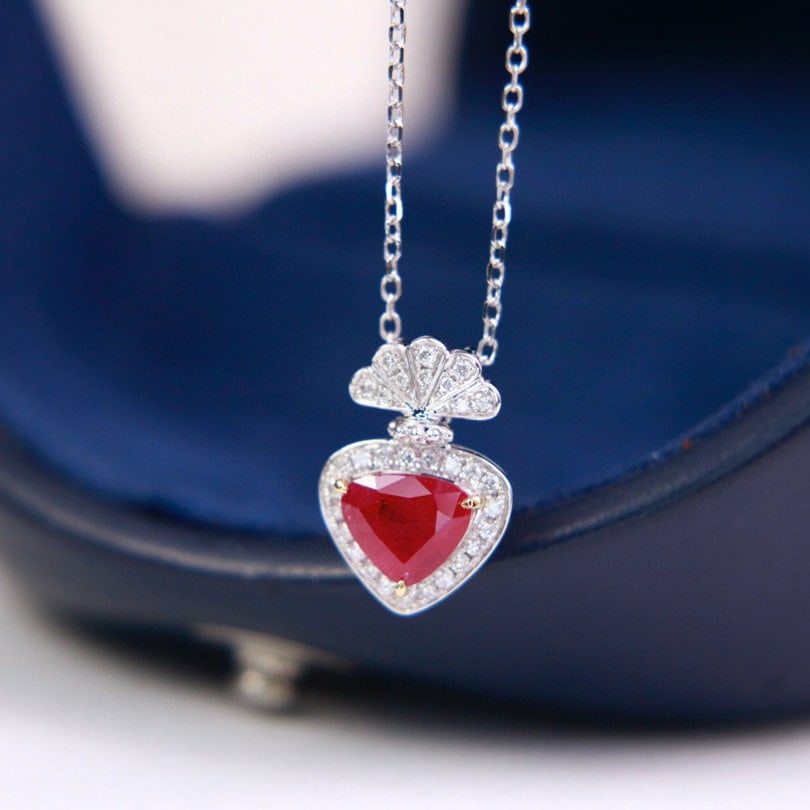 14k Gold 0.96 Ctw Natural Ruby & Diamond Necklace: Ref:230947247 // gold content:14k gold // main gemstone:ruby // shape:pear // carat weight:0. 84ct // color:pigeonblood red // treatment:natural // // adjacent gemstone 2 : diamond // shape:round