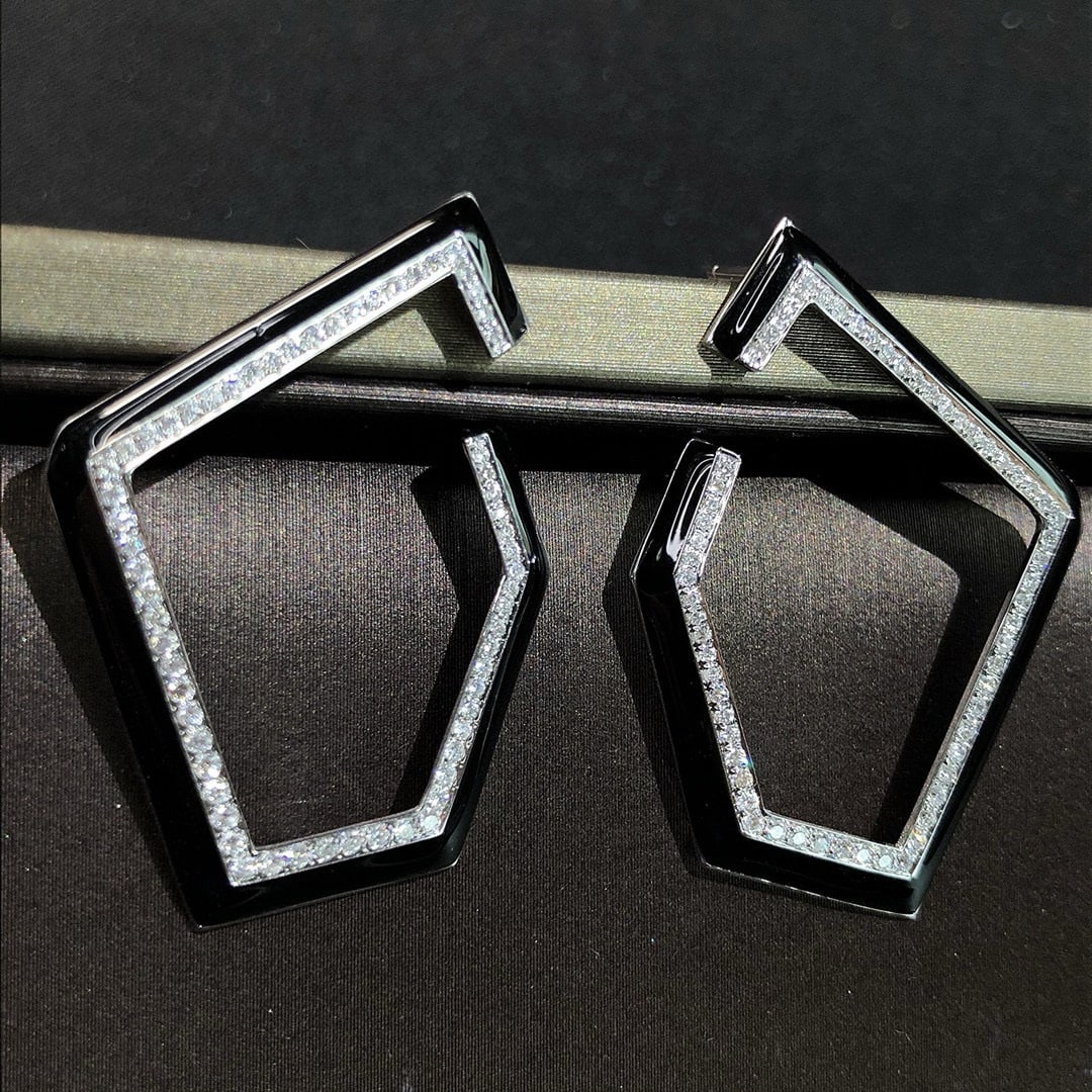 14k Gold 0.56 Ct Natural H Diamond Earrings: Ref:230948001 // gold content:14k gold // main gemstone:diamond // shape:round // carat weight:0. 56ct // clarity grade:vs-si // color:h // treatment:natural // cut grade:g // Condition: NewLow