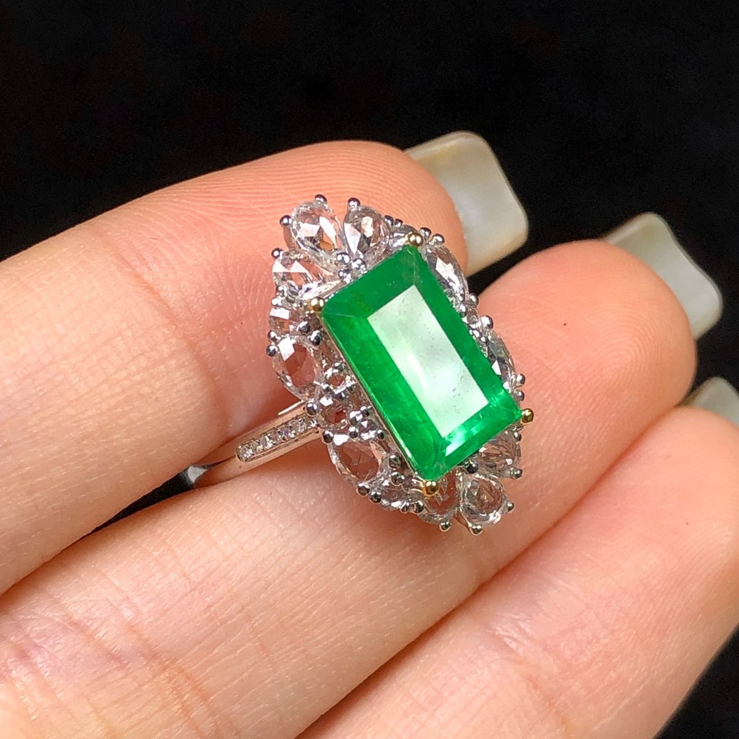 14k Gold 1.9 Ct Natural Emerald & Sapphire & Diamond Ring: Ref:230948003 // gold content:14k gold // ring size:7. 25us // // main gemstone:emerald // shape:rectangle // carat weight:1. 9ct // color:green // treatment:natural // // adjacent gemstone 2 : sapphi