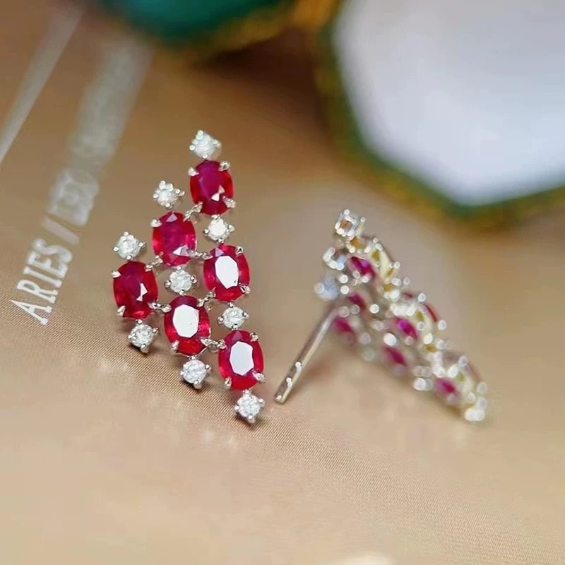 14k Gold 2.26 Ctw Natural Ruby & Diamond Earrings: Ref:230948004 // gold content:14k gold // main gemstone:ruby // shape:oval // carat weight:2ct // color:pigeonblood red // treatment:natural // // adjacent gemstone 2 : diamond // shape:round //