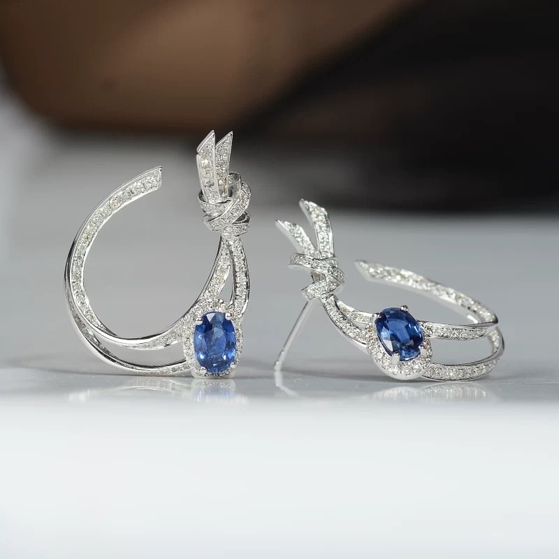 14k Gold 1.90 Ctw Natural Sapphire & Diamond Earrings: Ref:230948012 // gold content:14k gold // main gemstone:sapphire // shape:oval // carat weight:1. 36ct // color:blue // treatment:natural // // adjacent gemstone 2 : diamond // shape:round // carat