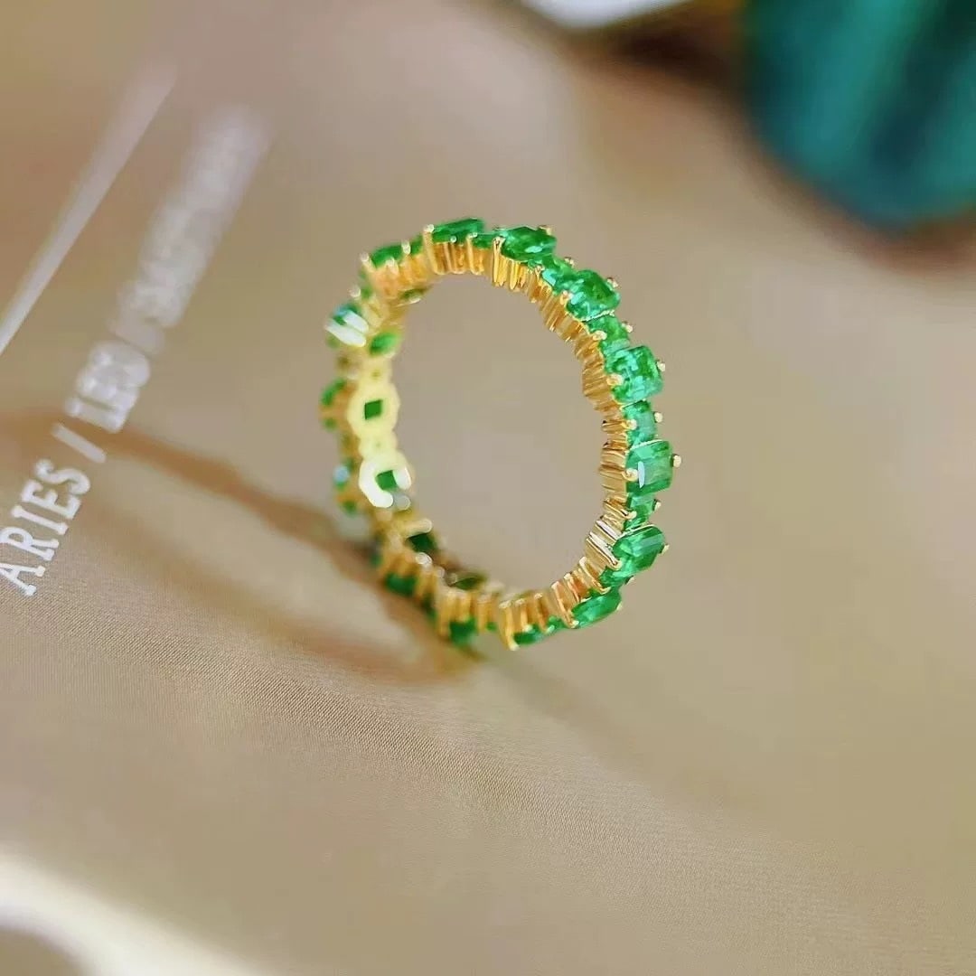 14k Gold 1.89 Ct Vivid Green Natural Emerald Ring: Ref:230948024 // gold content:14k gold // ring size:7. 25us // // main gemstone:emerald // shape:multiply // carat weight:1. 89ct // color:vivid green // treatment:natural // Condition: NewLow