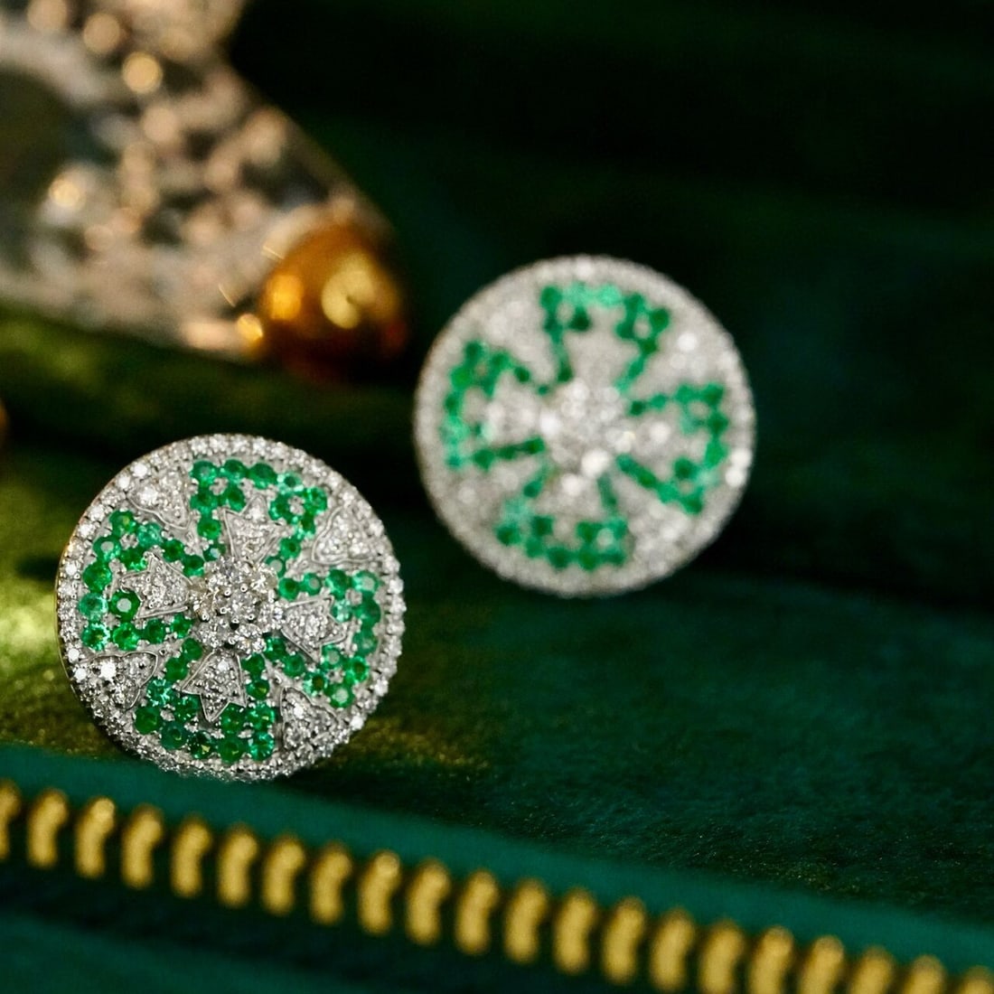 14k Gold 1.28 Ctw Vivid Green Natural Emerald & Diamond Earrings: Ref:230948039 // gold content:14k gold // main gemstone:emerald // shape:round // carat weight:0. 66ct // color:vivid green // treatment:natural // cut grade:g // // adjacent gemstone 2 : diamond