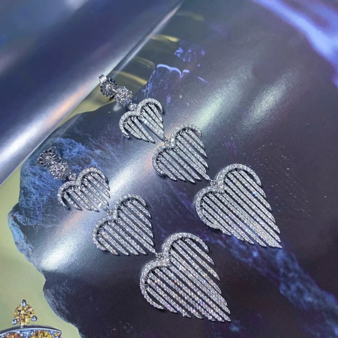 14k Gold 2.32 Ct Natural H Diamond Earrings: Ref:230948051 // gold content:14k gold // main gemstone:diamond // shape:round // carat weight:2. 32ct // clarity grade:vs-si // color:h // treatment:natural // cut grade:g // Condition: NewLow