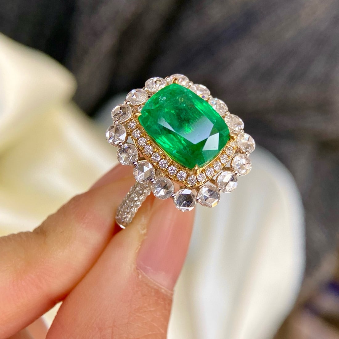 14k Gold 5.74 Ctw Vivid Green Natural Emerald & Diamond Ring/pendant( Without Chain ): Ref:230948060 // gold content:14k gold // ring size:7. 25us // // main gemstone:emerald // shape:cushion // carat weight:4. 25ct // color:vivid green // treatment:natural // // adjacent gemstone 2 : d