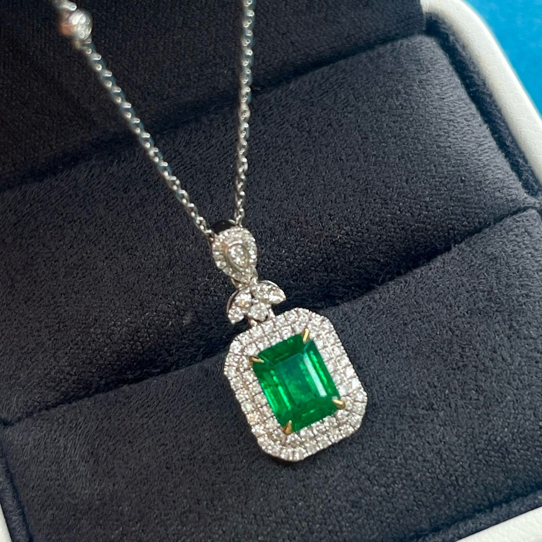 14k Gold 1.81 Ctw Vivid Green Natural Emerald & Diamond Pendant( Without Chain ): Ref:230948077 // gold content:14k gold // main gemstone:emerald // shape:octagonal // carat weight:1. 44ct // color:vivid green // treatment:natural // // adjacent gemstone 2 : diamond // shape:round