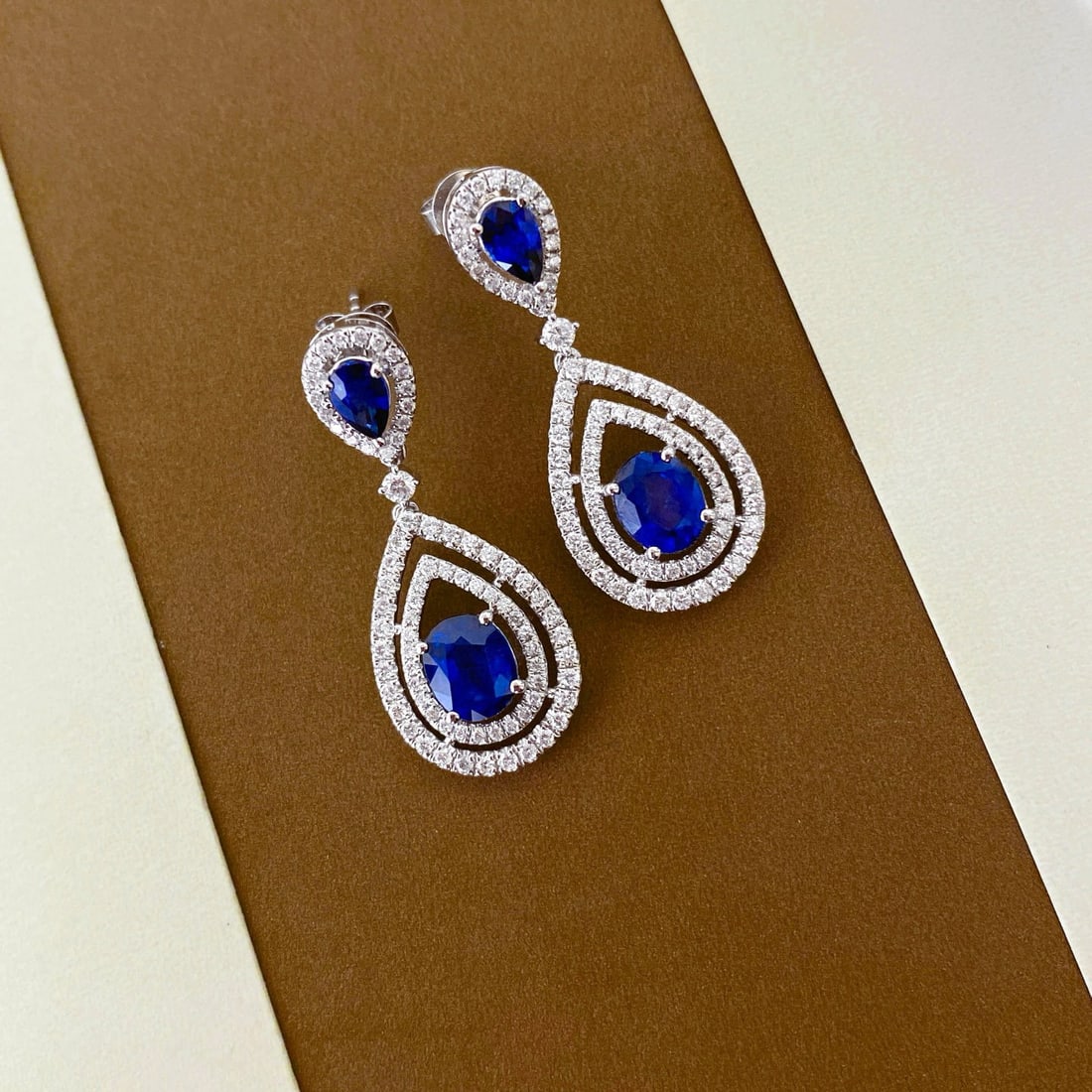 14k Gold 3.19 Ctw Natural Sapphire & Diamond Earrings: Ref:230948078 // gold content:14k gold // main gemstone:sapphire // shape:multiply // carat weight:2. 44ct // color:royal blue // treatment:natural // // adjacent gemstone 2 : diamond //