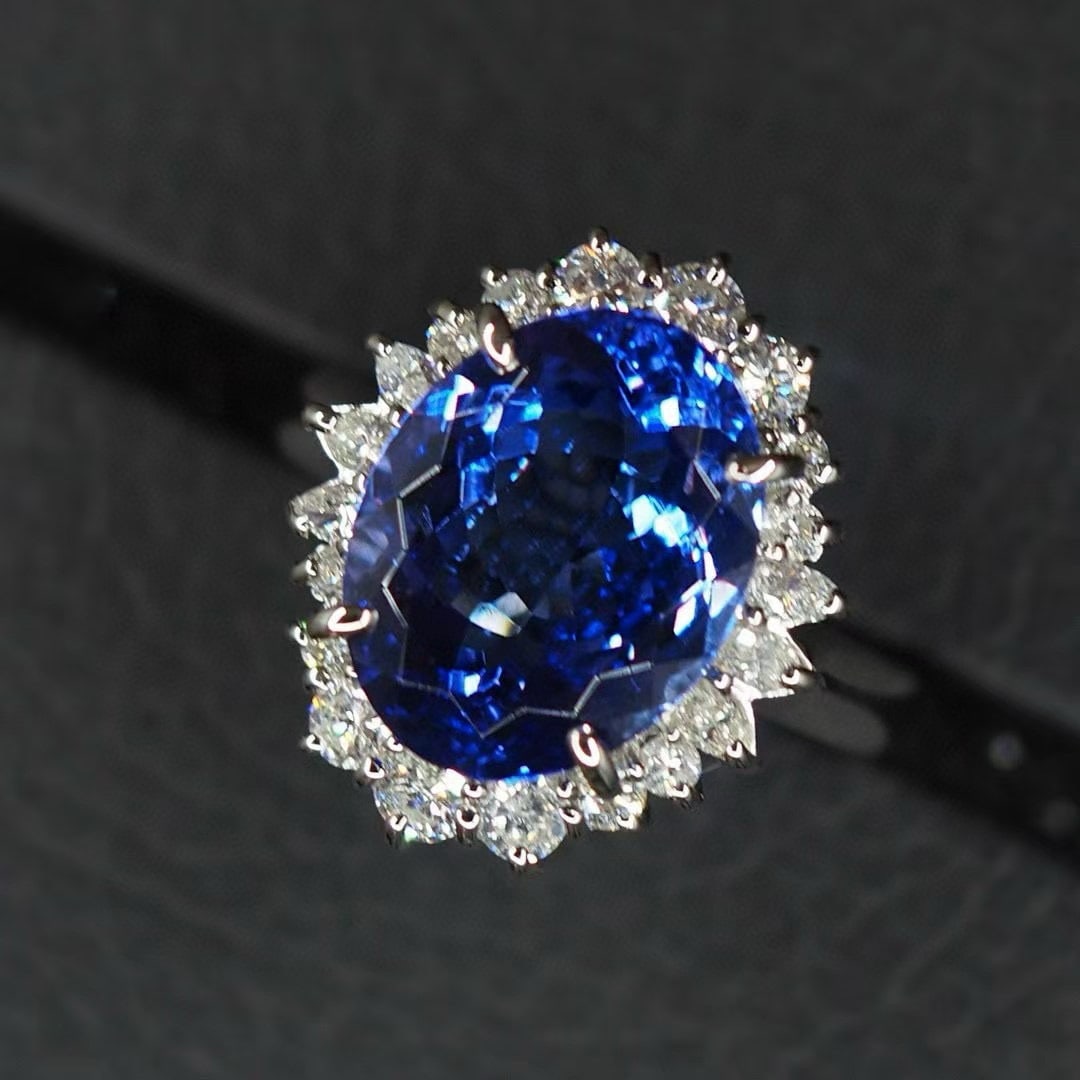 14k Gold 6.65 Ctw Natural Tanzanite & Diamond Ring: Ref:230948122 // gold content:14k gold // ring size:7. 25us // // main gemstone:tanzanite // shape:oval // carat weight:5. 94ct // color:blue // treatment:natural // // adjacent gemstone 2 : diamond /