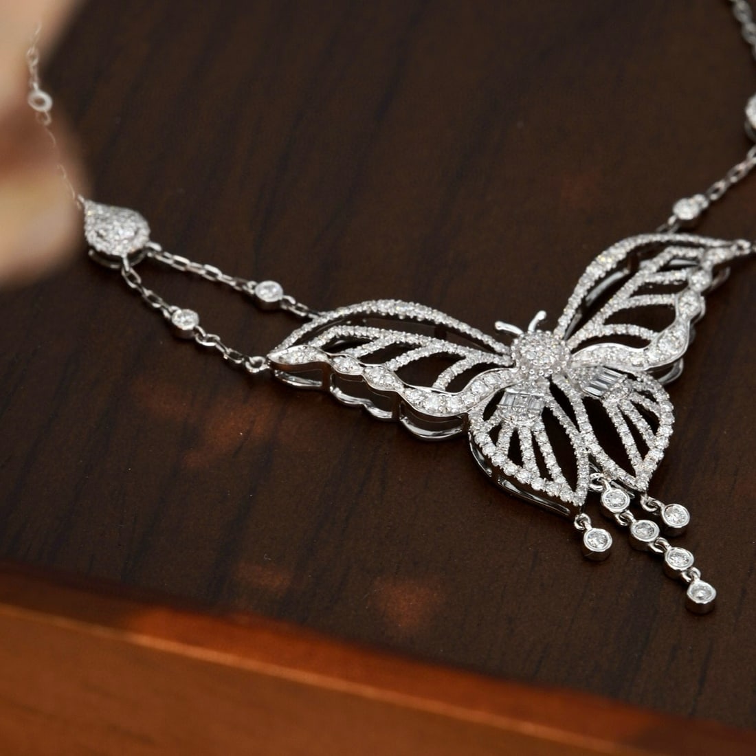 14k Gold 1.20 Ct Natural H Diamond Necklace: Ref:230948125 // gold content:14k gold // main gemstone:diamond // shape:multiply // carat weight:1. 20ct // clarity grade:vs-si // color:h // treatment:natural // Condition: NewLow Estimate: