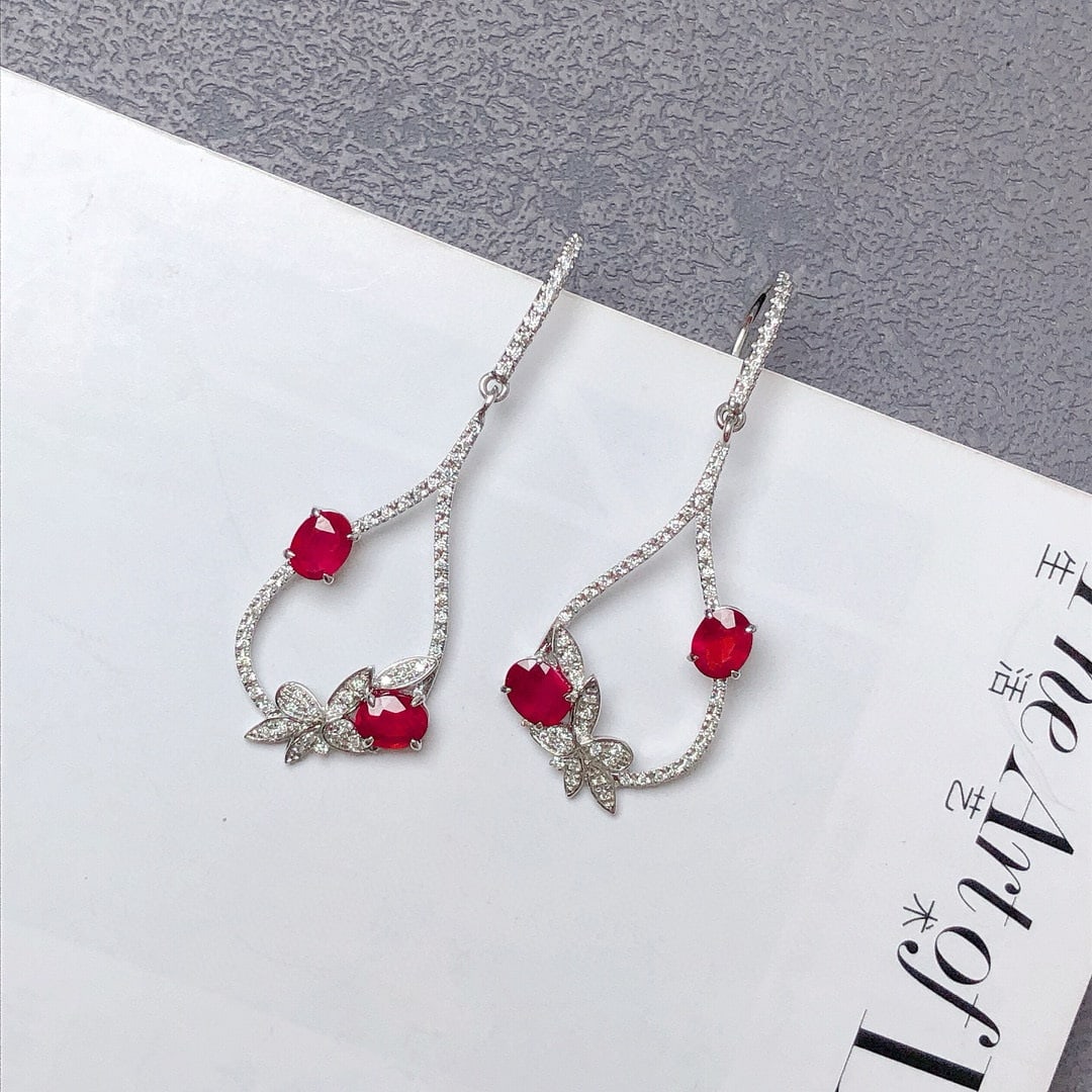 14k Gold 1.62 Ct Natural Ruby & Diamond Earrings: Ref:230948154 // gold content:14k gold // main gemstone:ruby // shape:oval // carat weight:1. 62ct // color:pigeonblood red // treatment:natural // // adjacent gemstone 2 : diamond // shape:round