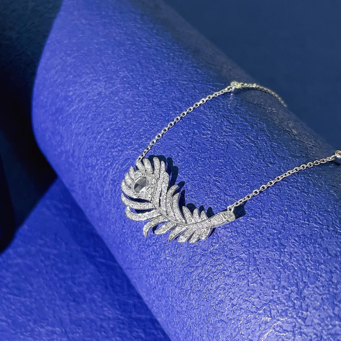 14k Gold 0.40 Ctw Natural H Diamond Necklace: Ref:230948156 // gold content:14k gold // main gemstone:diamond // shape:oval // carat weight:0. 14ct // clarity grade:vs-si // color:h // treatment:natural // // adjacent gemstone 2 : diamond //