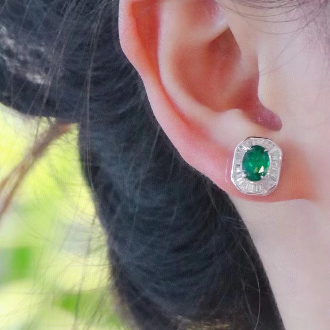 14k Gold 2.09 Ctw Vivid Green Natural Emerald & Diamond Earrings: Ref:230948158 // gold content:14k gold // main gemstone:emerald // shape:oval // carat weight:1. 55ct // color:vivid green // treatment:natural // // adjacent gemstone 2 : diamond // shape:baguette