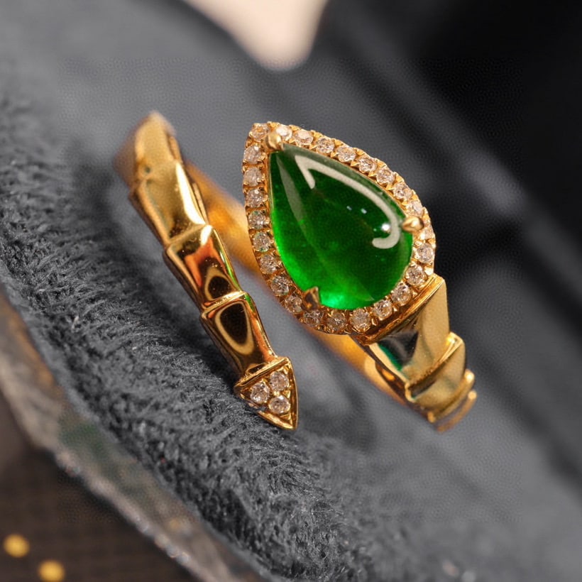 14k Gold 0.88 Ctw Vivid Green Natural Emerald & Diamond Ring - 3