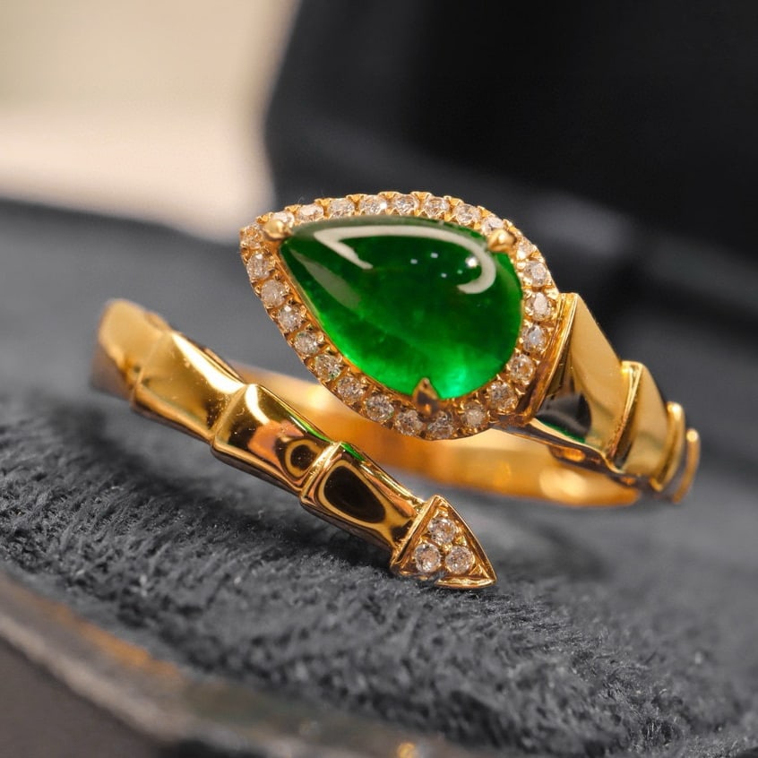 14k Gold 0.88 Ctw Vivid Green Natural Emerald & Diamond Ring - 5