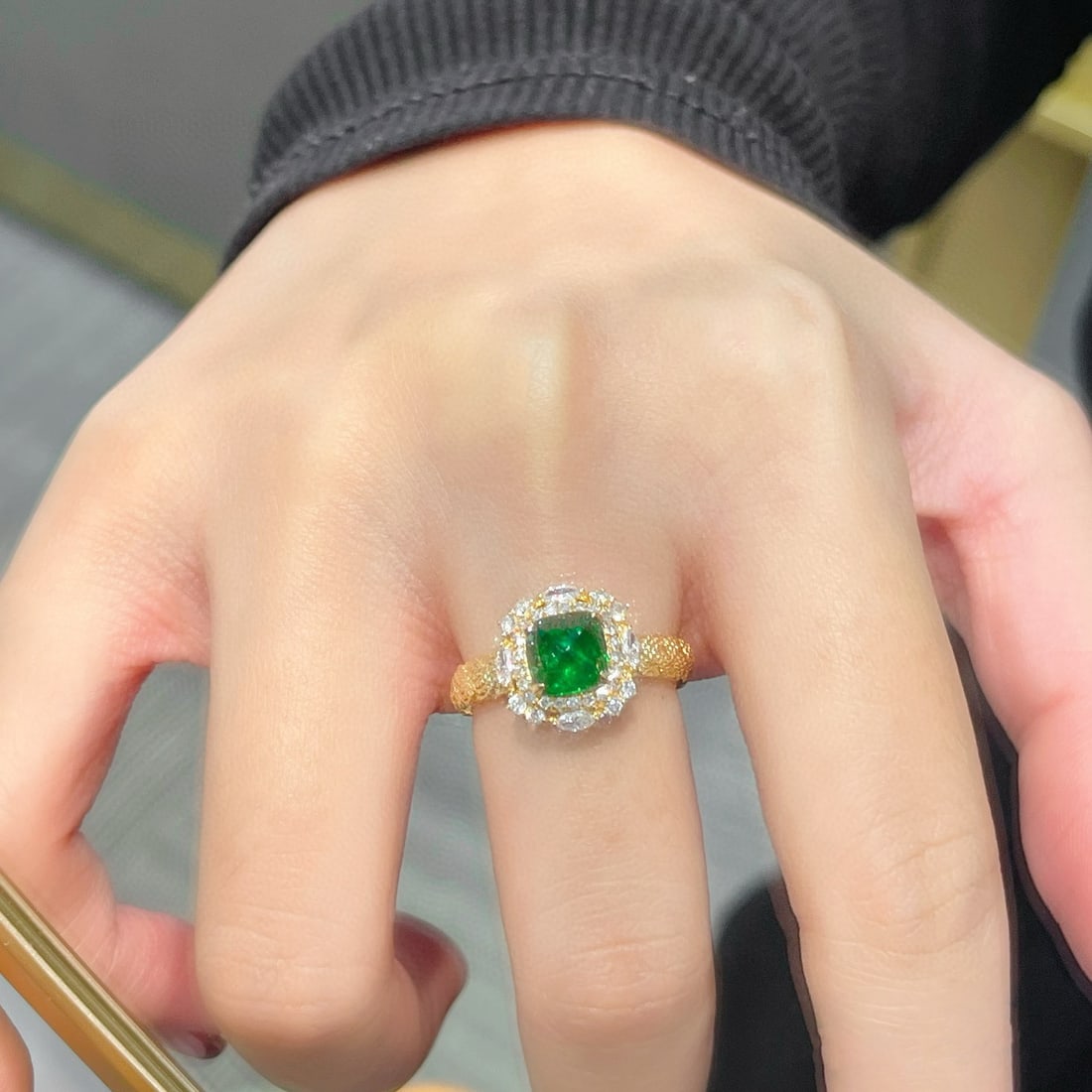 14k Gold 1.70 Ctw Vivid Green Natural Emerald & Diamond Ring - 2