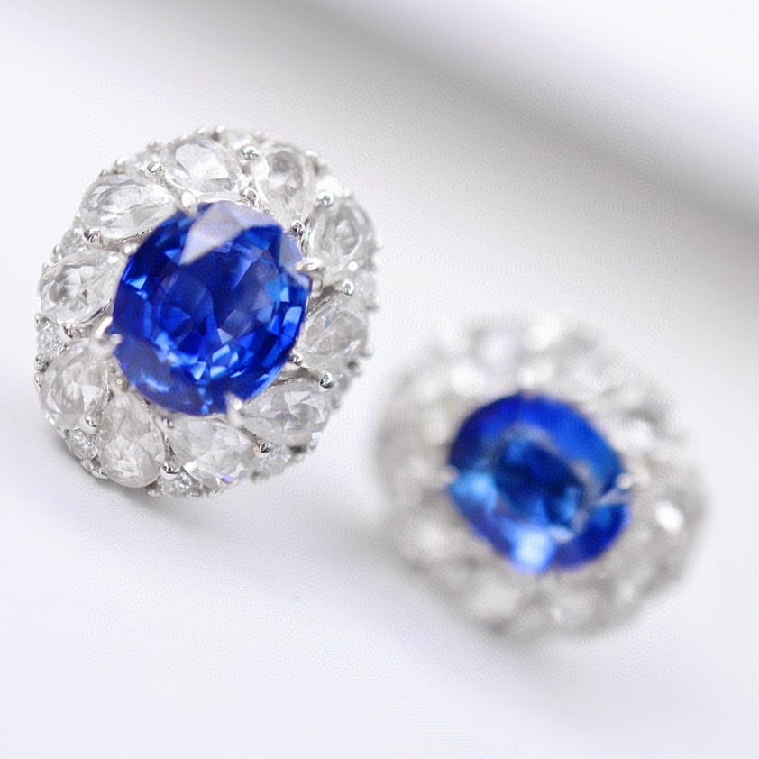 14k Gold 1.80 Ctw Natural Sapphire & Diamond Earrings: Ref:230948190 // gold content:14k gold // main gemstone:sapphire // shape:oval // carat weight:1. 7ct // color:blue // treatment:natural // // adjacent gemstone 2 : diamond // shape:round // carat