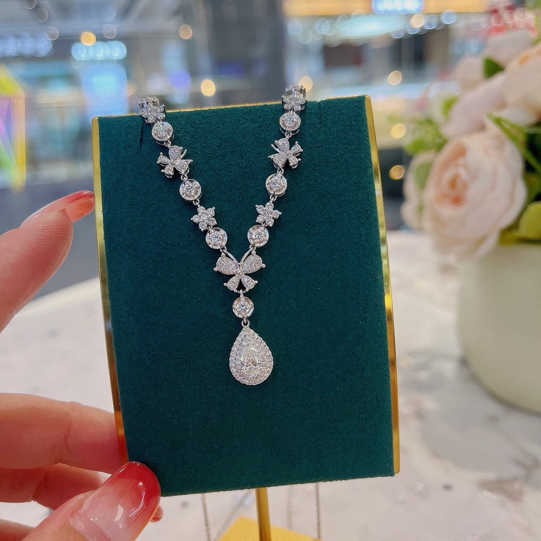 14k Gold 2.01 Ctw Natural H Diamond Necklace: Ref:230948207 // gold content:14k gold // main gemstone:diamond // shape:pear // carat weight:0. 30ct // clarity grade:vs-si // color:h // treatment:natural // // adjacent gemstone 2 : diamond //