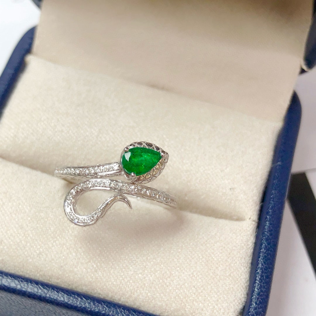 14k Gold 0.44 Ctw Vivid Green Natural Emerald & Diamond Ring: Ref:230948209 // gold content:14k gold // ring size:7. 25us // // main gemstone:emerald // shape:pear // carat weight:0. 30ct // color:vivid green // treatment:natural // // adjacent gemstone 2 :