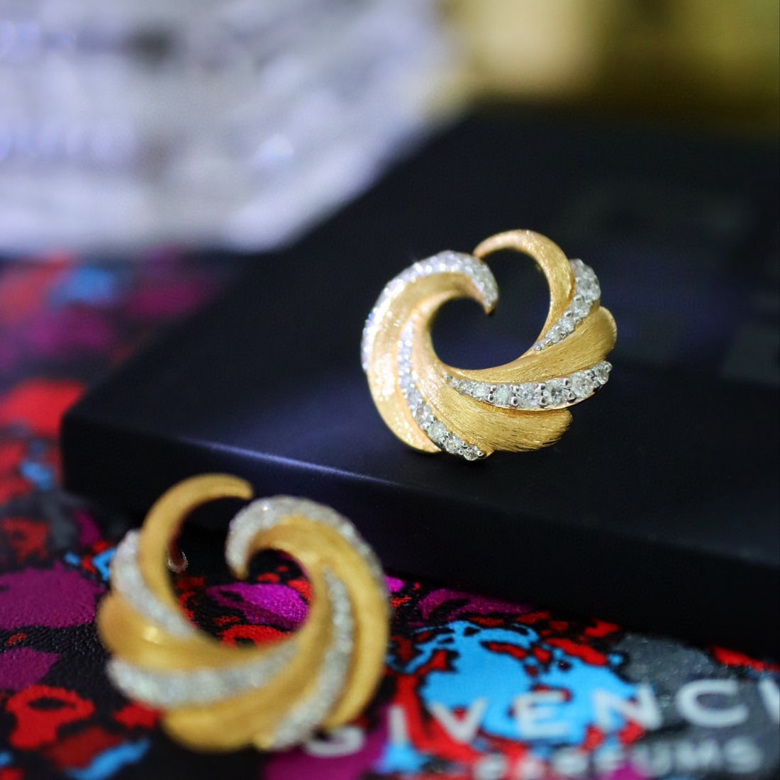 14k Gold 0.5 Ct Natural H Diamond Earrings: Ref:230948211 // gold content:14k gold // main gemstone:diamond // shape:round // carat weight:0. 5ct // clarity grade:vs-si // color:h // treatment:natural // cut grade:g // Condition: NewLow