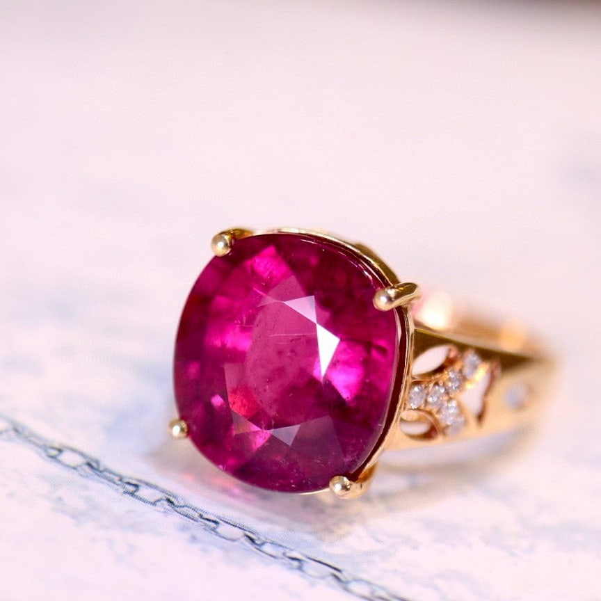 14k Gold 7.63 Ct Natural Tourmaline & Diamond Ring: Ref:230948230 // gold content:14k gold // ring size:7. 25us // // main gemstone:tourmaline // shape:cushion // carat weight:7. 63ct // color:red // treatment:natural // // adjacent gemstone 2 : diamon