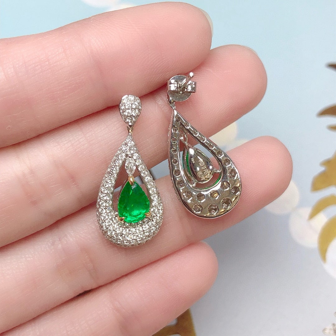 14k Gold 2.95 Ctw Vivid Green Natural Emerald & Diamond Earrings: Ref:230948247 // gold content:14k gold // main gemstone:emerald // shape:pear // carat weight:1. 53ct // color:vivid green // treatment:natural // // adjacent gemstone 2 : diamond // shape:round //