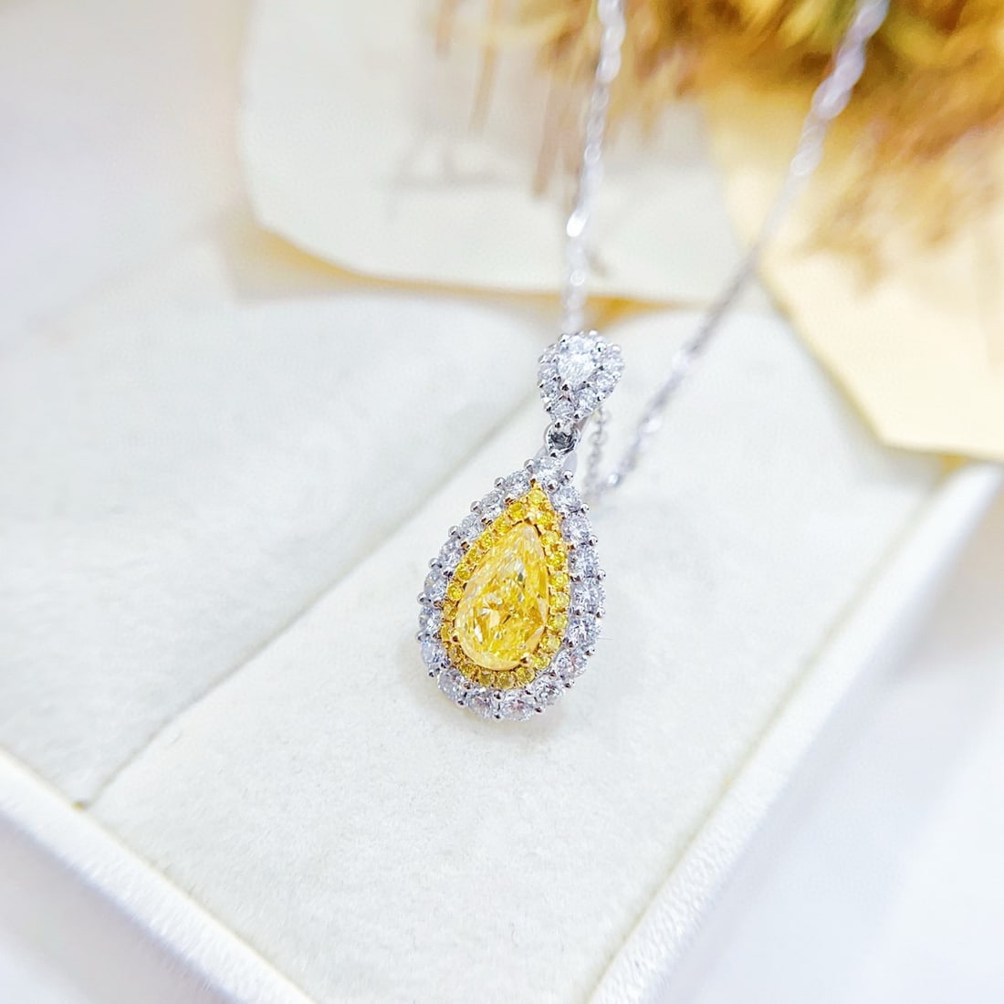 Gia Certified 14k Gold 1.86 Ctw Natural S To T Range Vs2 Pear Diamond Necklace: Ref:230948250 // gold content:14k gold // main gemstone:diamond // certified:gia // shape:pear // carat weight:1. 01ct // clarity grade:vs2 // color:s to t range // treatment:natural // // adjacent