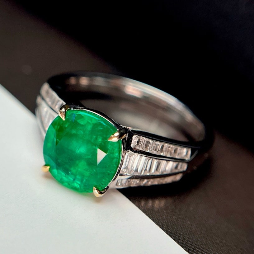 14k Gold 2.50 Ct Vivid Green Natural Emerald & Diamond Ring (1 of 8)