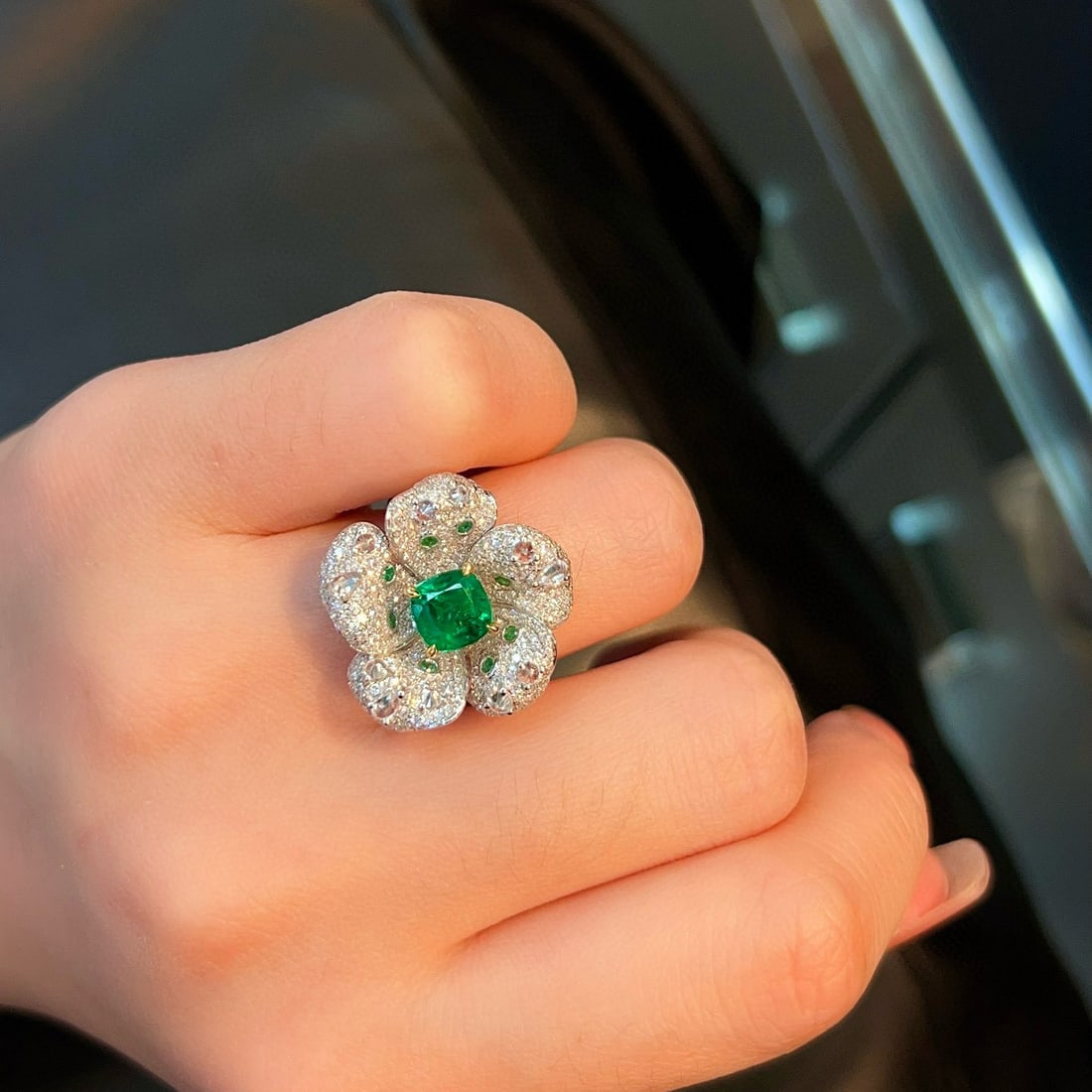 14k Gold 3.09 Ctw Vivid Green Natural Emerald & Diamond & Flowers Ring: Ref:230948277 // gold content:14k gold // ring size:7. 25us // // main gemstone:emerald // shape:cushion // carat weight:1. 46ct // color:vivid green // treatment:natural // // adjacent gemstone 2 : d