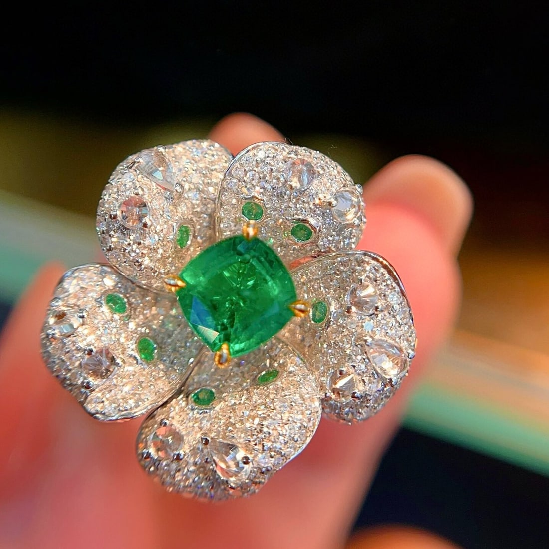 14k Gold 3.09 Ctw Vivid Green Natural Emerald & Diamond & Flowers Ring - 2