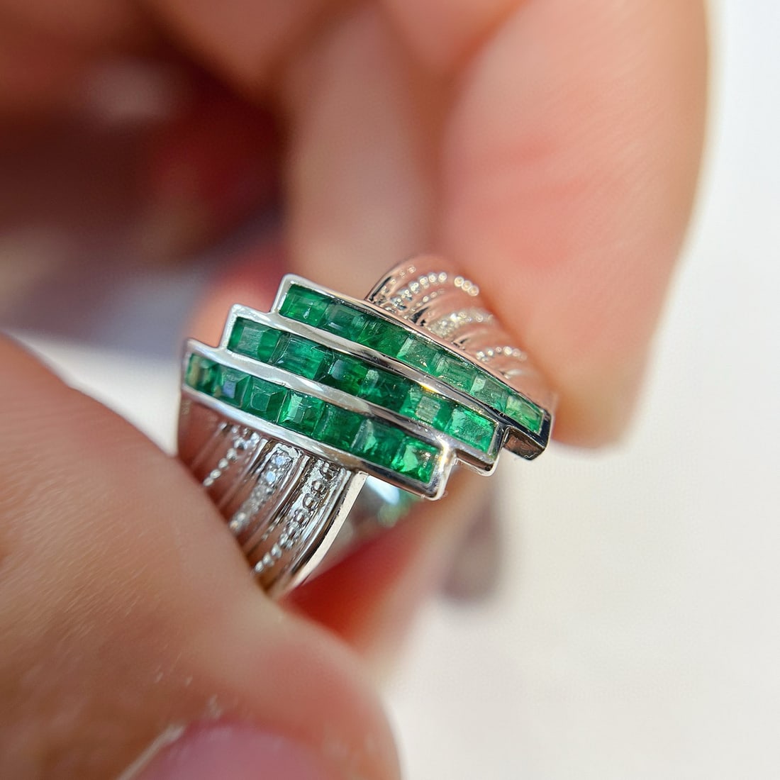 14k Gold 1.50 Ct Natural Emerald & Diamond Ring: Ref:230948278 // gold content:14k gold // ring size:7. 25us // // main gemstone:emerald // shape:square // carat weight:1. 50ct // color:green // treatment:natural // // adjacent gemstone 2 :