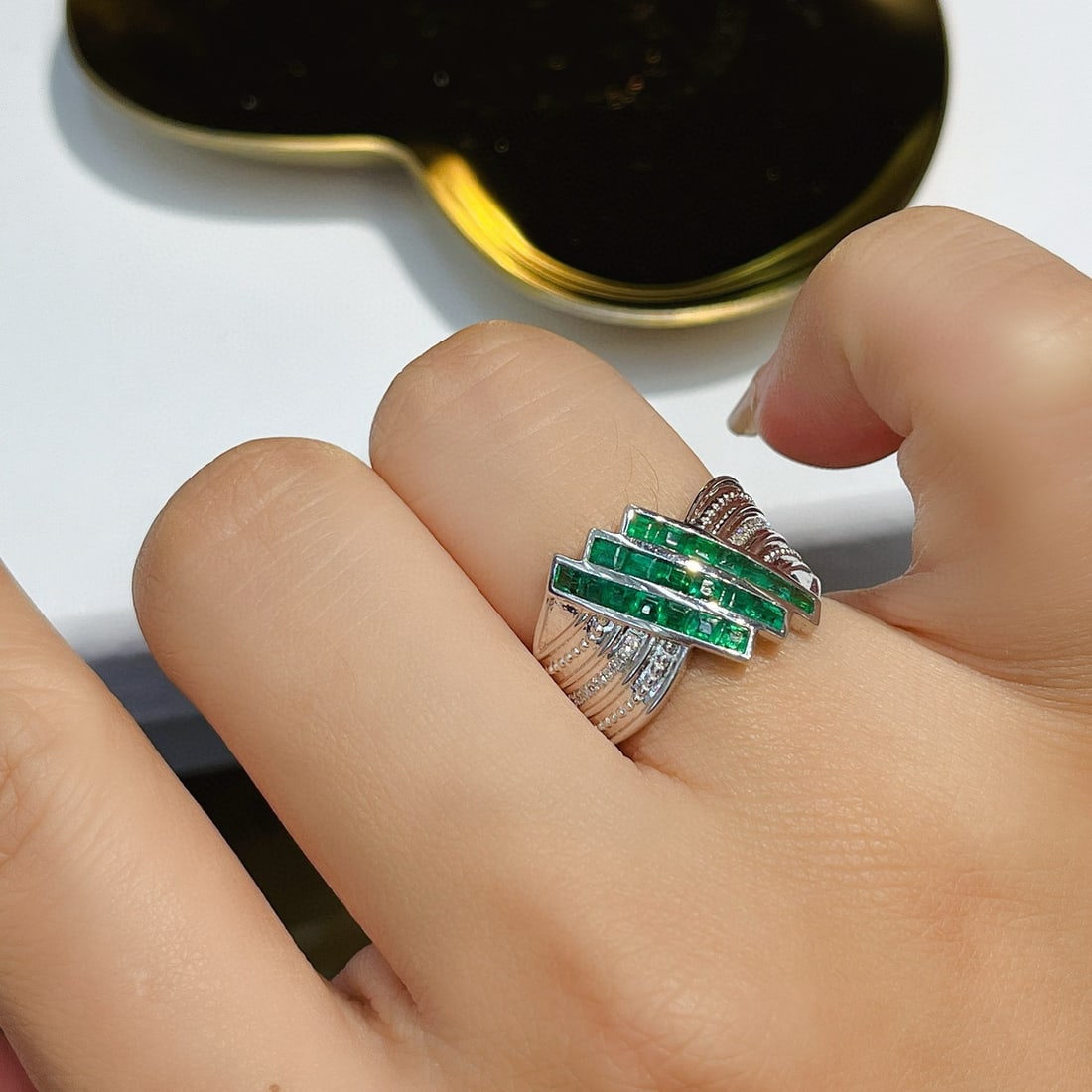 14k Gold 1.50 Ct Natural Emerald & Diamond Ring - 3