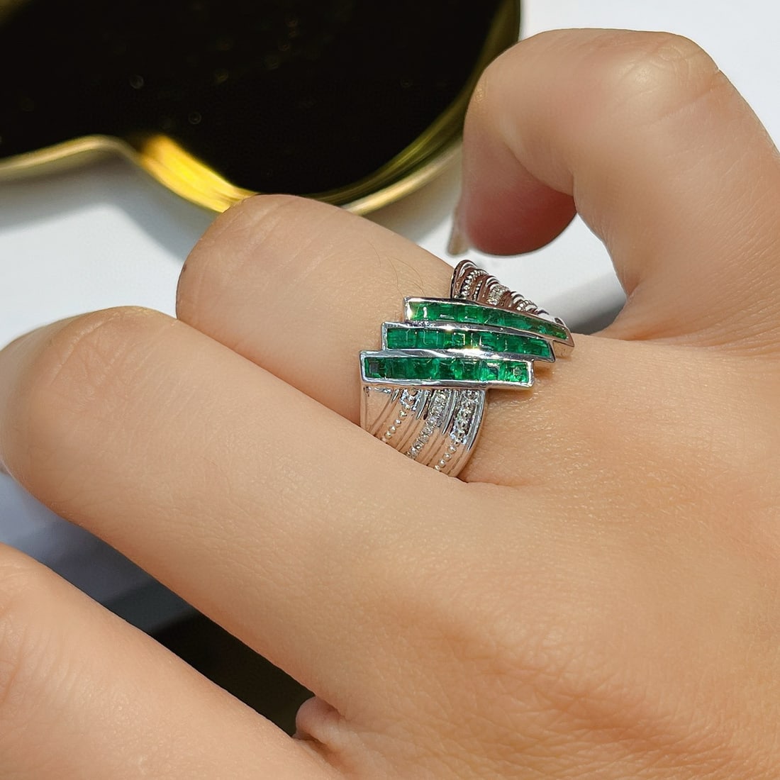 14k Gold 1.50 Ct Natural Emerald & Diamond Ring - 4