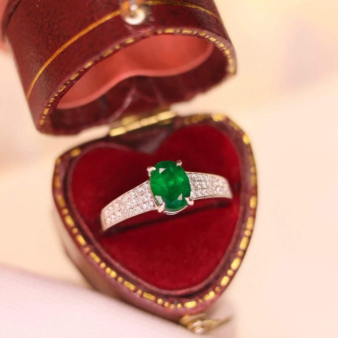 14k Gold 1.38 Ctw Vivid Green Natural Emerald & Diamond Ring (1 of 6)