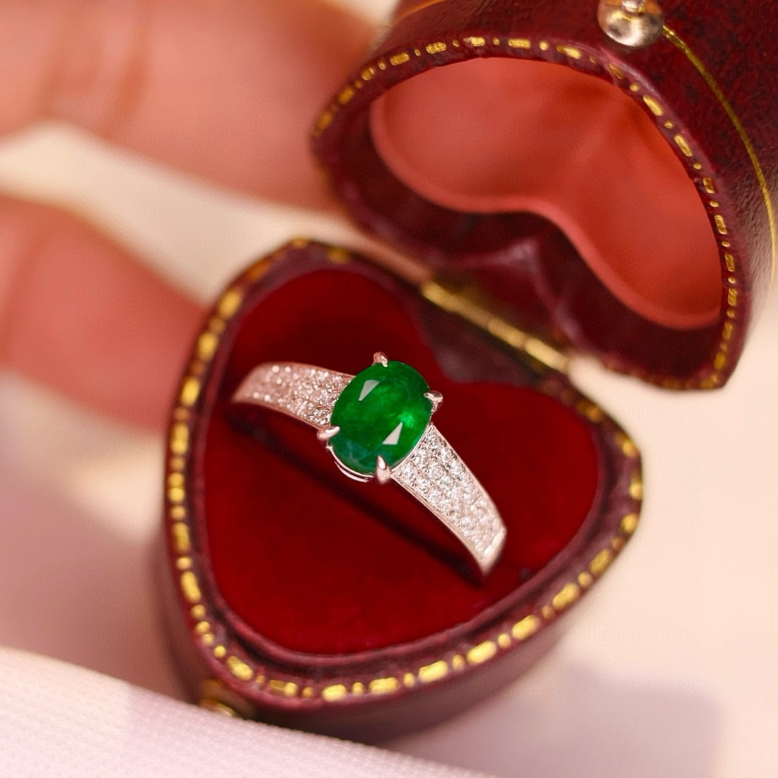 14k Gold 1.38 Ctw Vivid Green Natural Emerald & Diamond Ring - 2