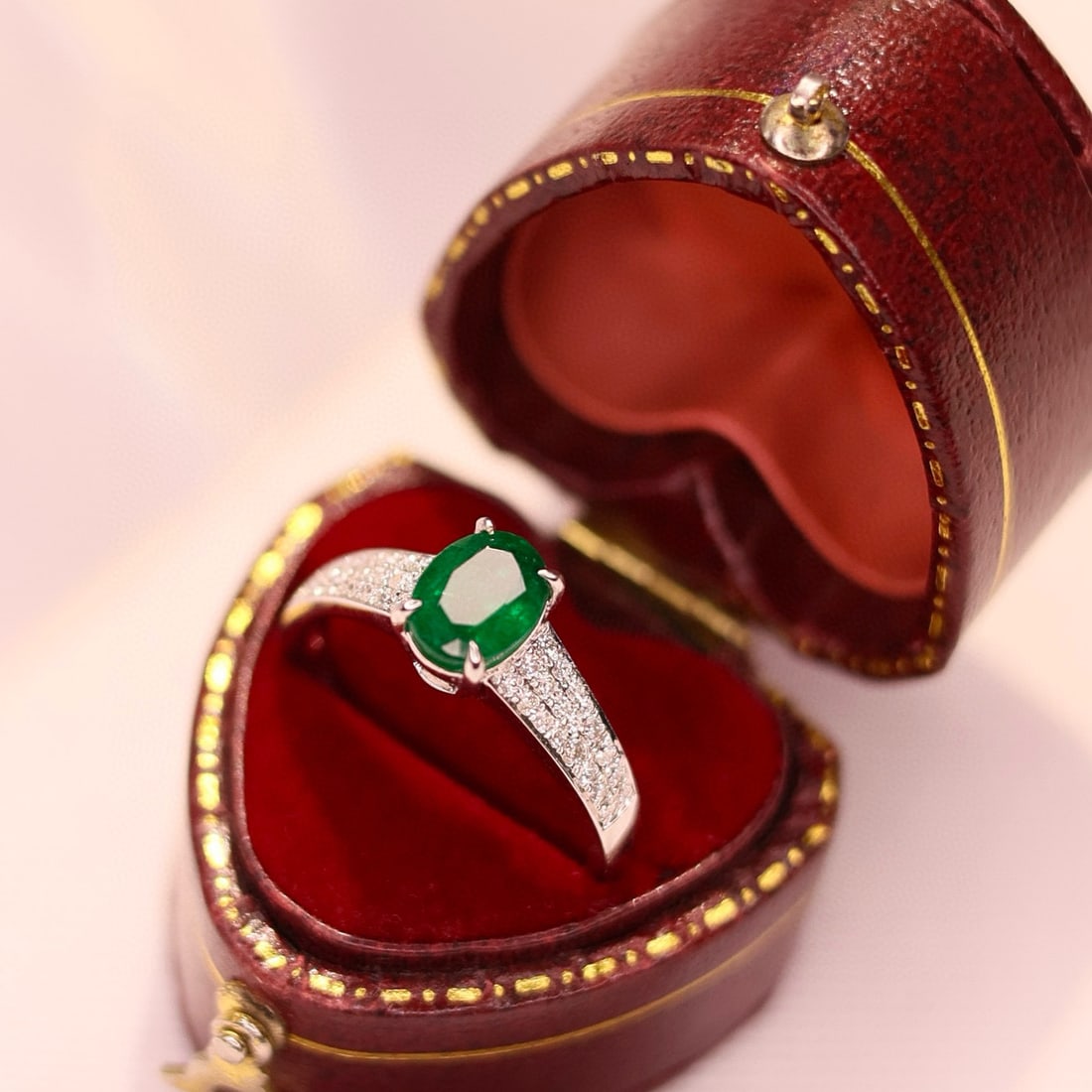 14k Gold 1.38 Ctw Vivid Green Natural Emerald & Diamond Ring - 3