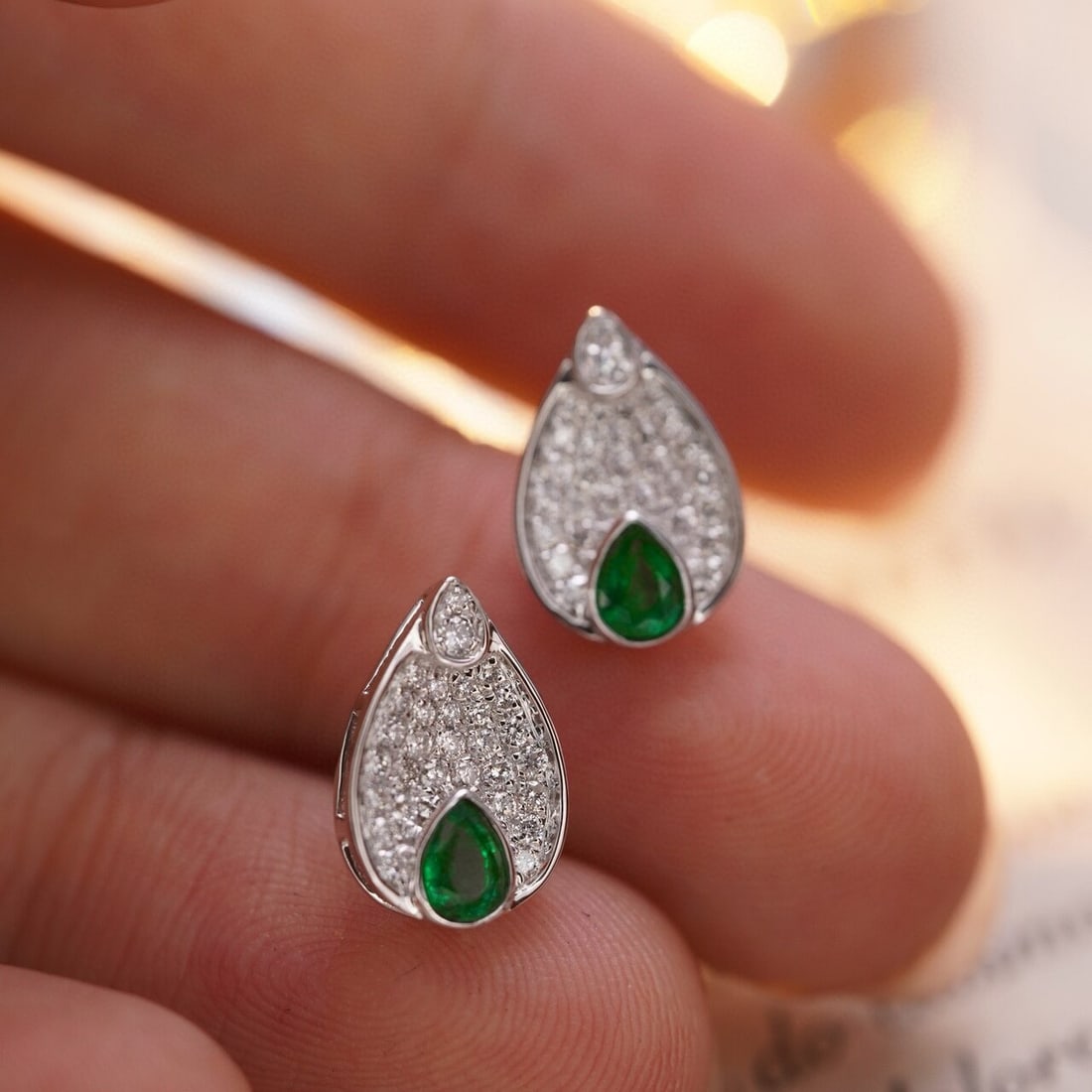 14k Gold 0.70 Ctw Vivid Green Natural Emerald & Diamond Earrings: Ref:230948319 // gold content:14k gold // main gemstone:emerald // shape:pear // carat weight:0. 36ct // color:vivid green // treatment:natural // // adjacent gemstone 2 : diamond // shape:round //