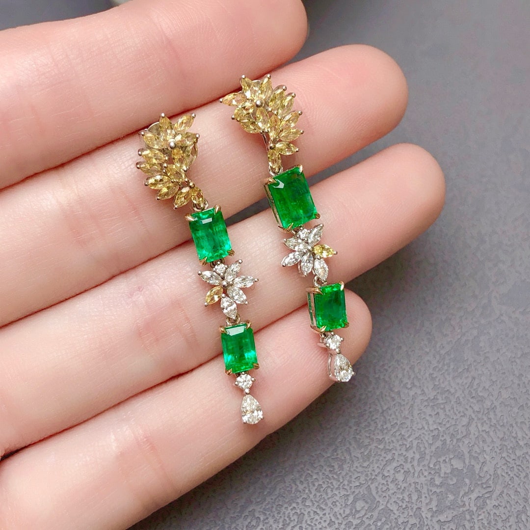 14k Gold 3.23 Ctw Vivid Green Natural Emerald & Diamond Earrings: Ref:230948337 // gold content:14k gold // main gemstone:emerald // shape:octagonal // carat weight:2. 65ct // color:vivid green // treatment:natural // // adjacent gemstone 2 : diamond //