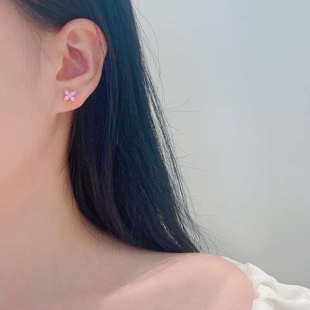 14k Gold 0.70 Ct Natural Pink Diamond Earrings: Ref:230948341 // gold content:14k gold // main gemstone:pink diamond // shape:marquise // carat weight:0. 70ct // color:pink // treatment:natural // Condition: NewLow Estimate: 11000.00High