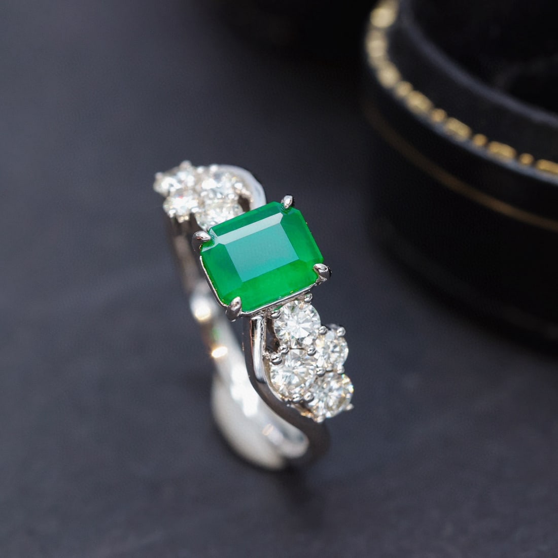 14k Gold 1.85 Ctw Vivid Green Natural Emerald & Diamond Ring - 4