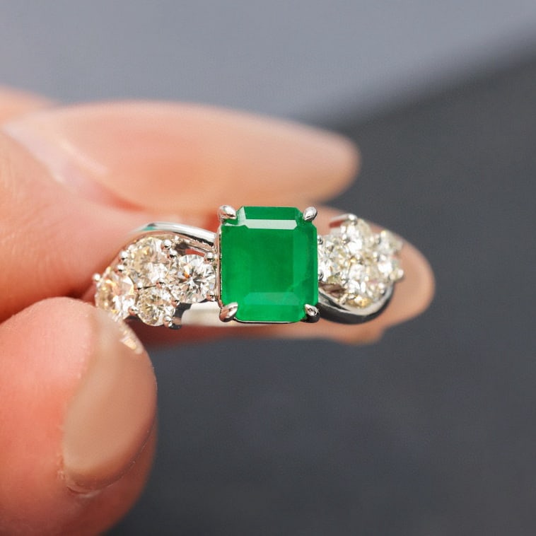 14k Gold 1.85 Ctw Vivid Green Natural Emerald & Diamond Ring - 5