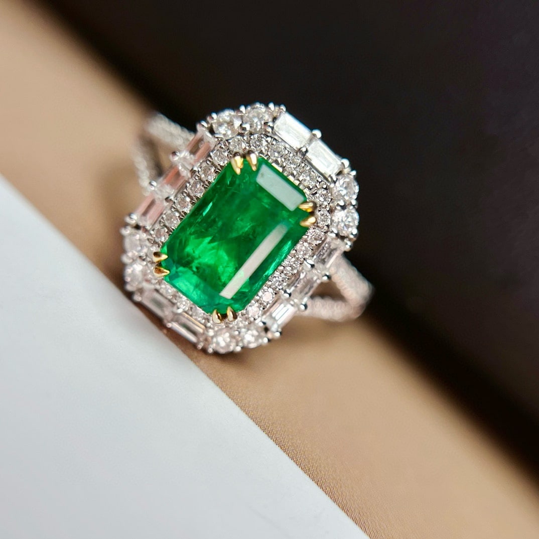 14k Gold 1.60 Ct Vivid Green Natural Emerald & Diamond Ring: Ref:230948368 // gold content:14k gold // ring size:7. 25us // // main gemstone:emerald // shape:octagonal // carat weight:1. 60ct // color:vivid green // treatment:natural // // adjacent gemstone