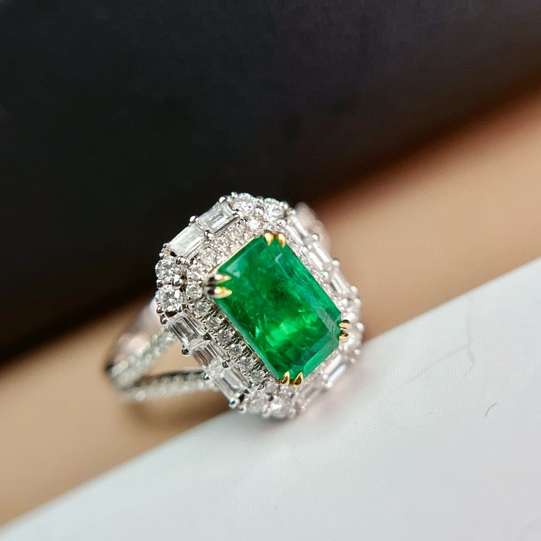 14k Gold 1.60 Ct Vivid Green Natural Emerald & Diamond Ring - 3