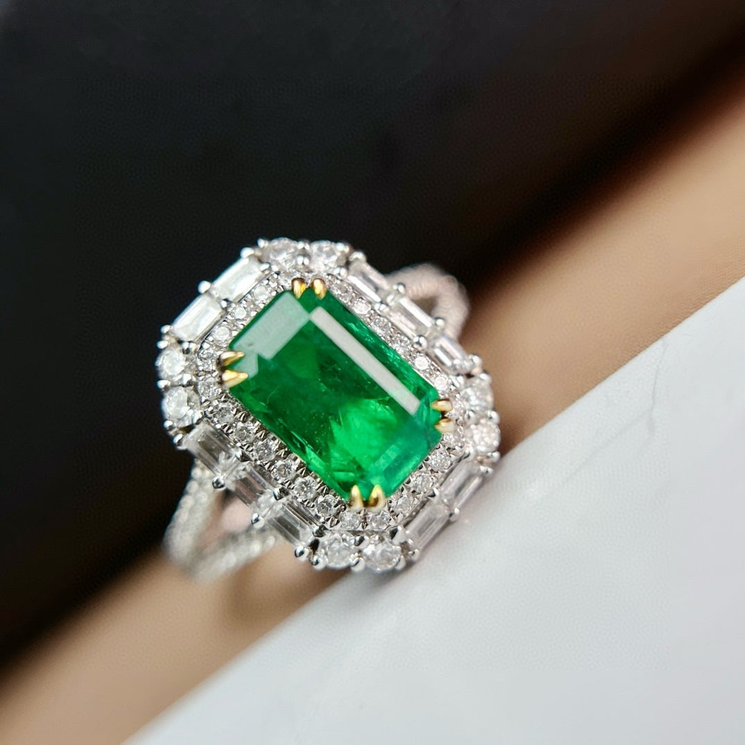 14k Gold 1.60 Ct Vivid Green Natural Emerald & Diamond Ring - 4