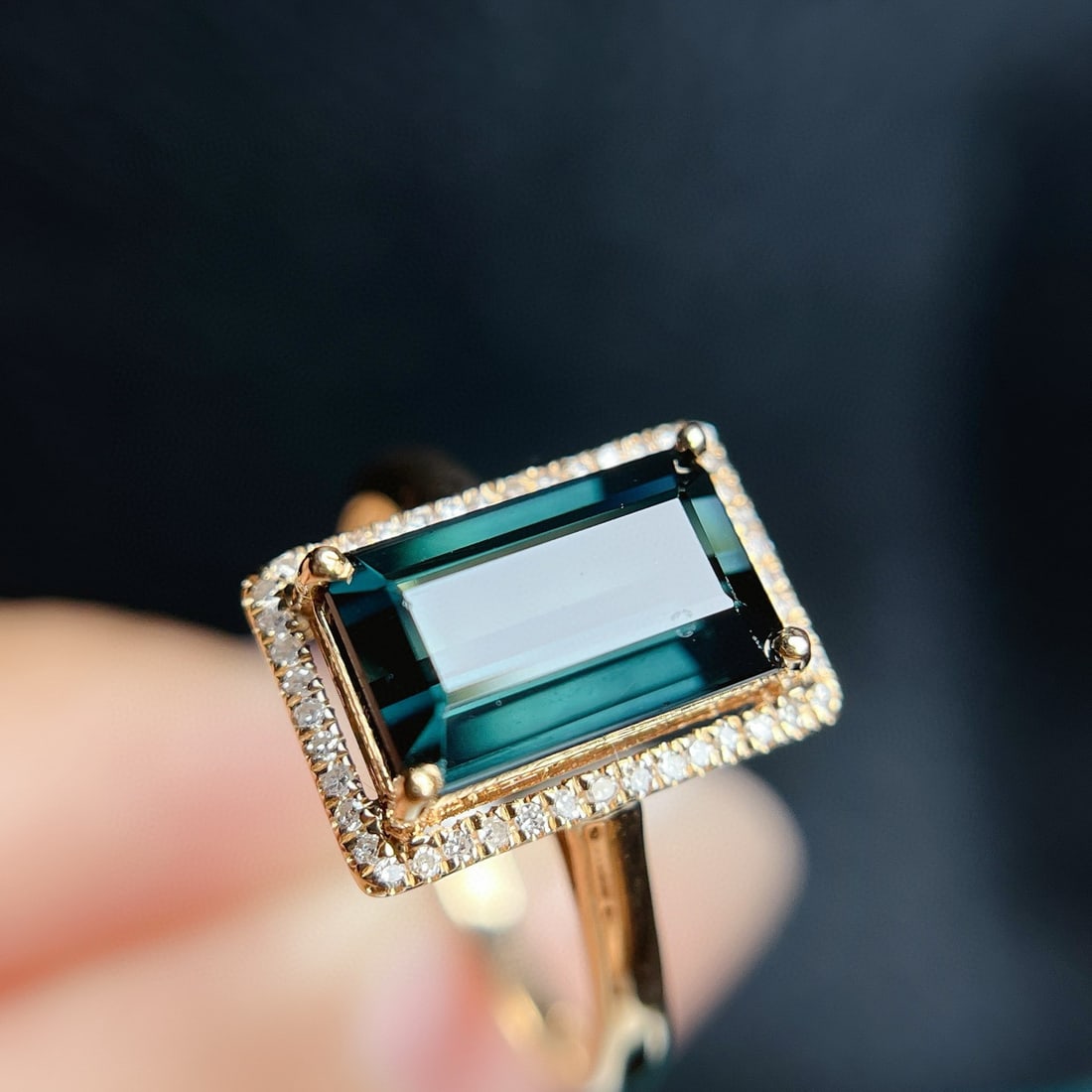 14k Gold 3.05 Ct Natural Tourmaline & Diamond Ring: Ref:230948369 // gold content:14k gold // ring size:7. 25us // // main gemstone:tourmaline // shape:octagonal // carat weight:3. 05ct // color:bluish green // treatment:natural // // adjacent