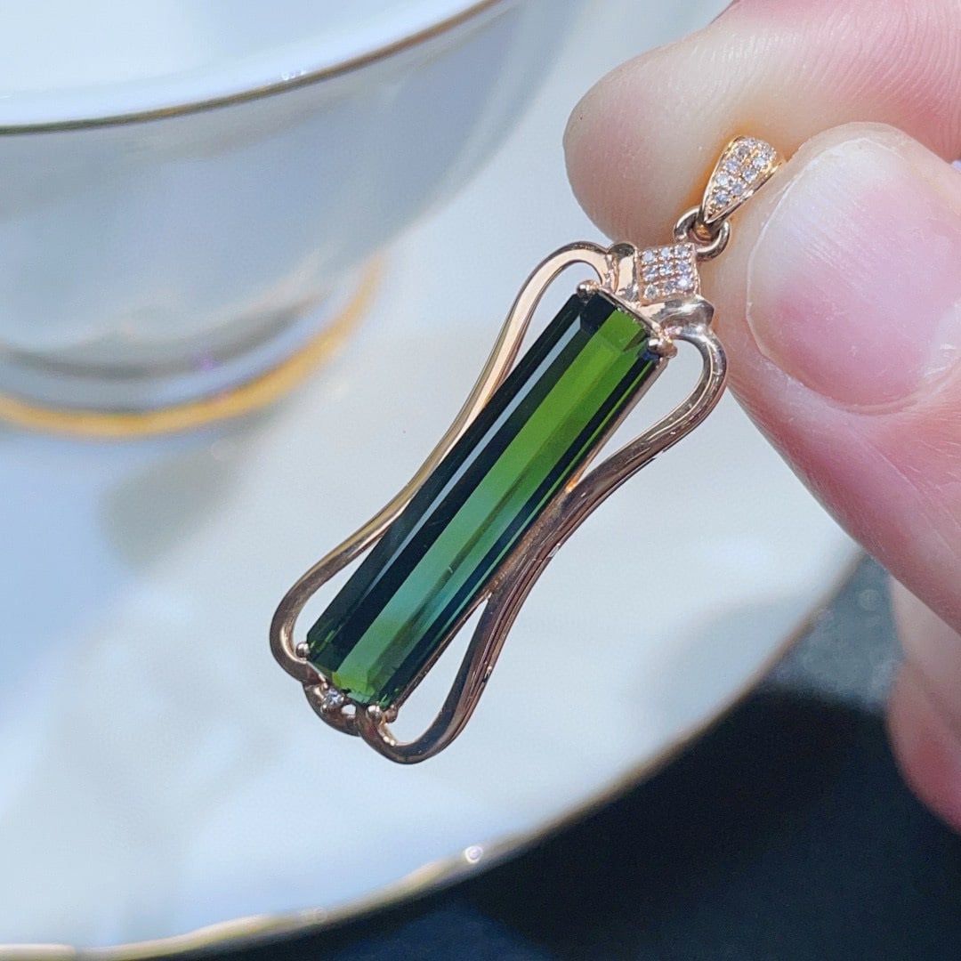 14k Gold 6.05 Ct Natural Tourmaline & Diamond Pendant( Without Chain ): Ref:230948379 // gold content:14k gold // main gemstone:tourmaline // shape:octagonal // carat weight:6. 05ct // color:green // treatment:natural // // adjacent gemstone 2 : diamond // number of stone