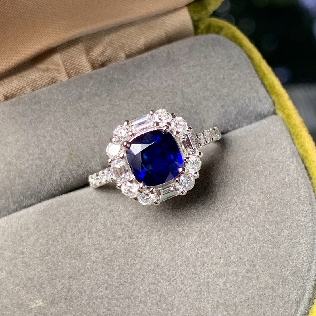 14k Gold 2.27 Ctw Natural Sapphire & Diamond Ring - 3
