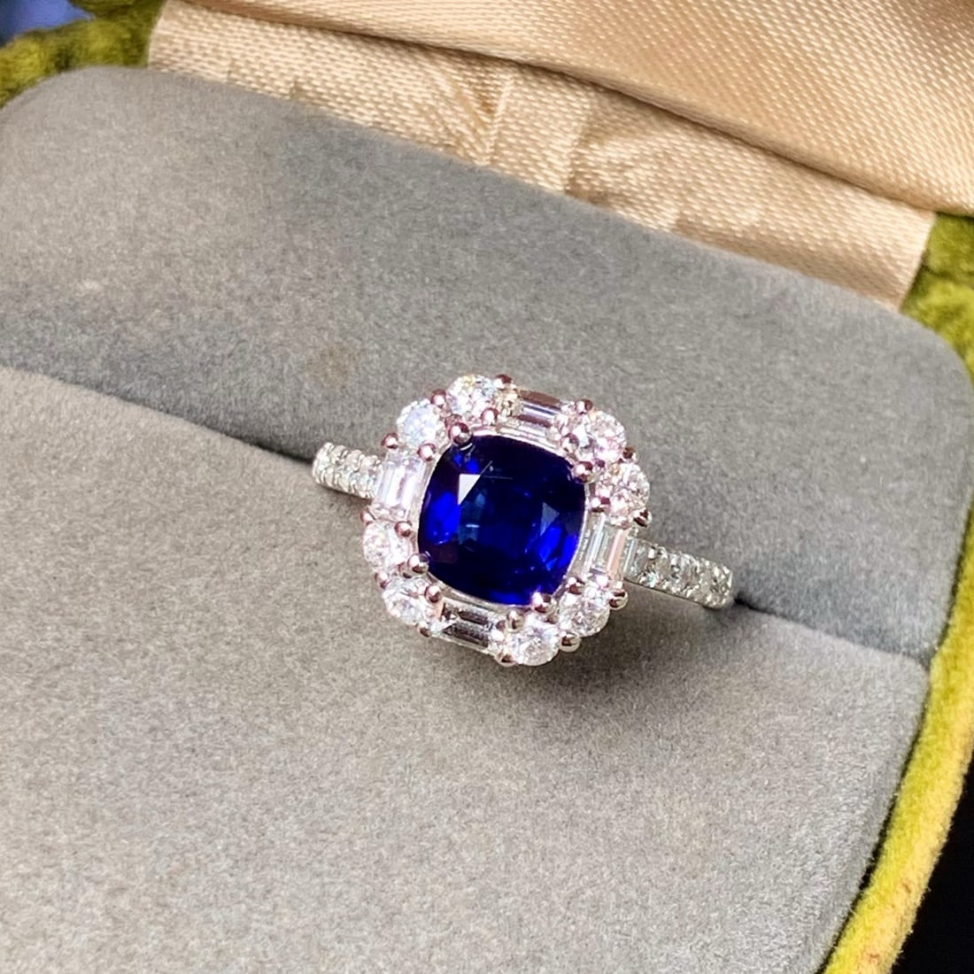 14k Gold 2.27 Ctw Natural Sapphire & Diamond Ring - 4